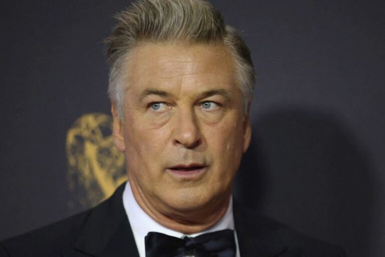 _122725098_hi073087199