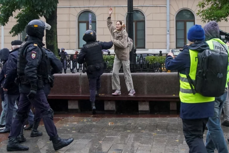 2022-09-24T152036Z_1657607491_RC2PNW9MLQOH_RTRMADP_3_UKRAINE-CRISIS_FSlAp8j