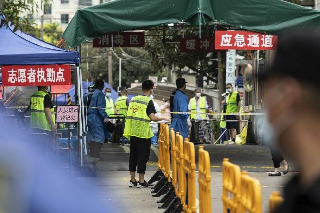 210823023343-shanghai-neighborhood-lockdown-0821-exlarge-169