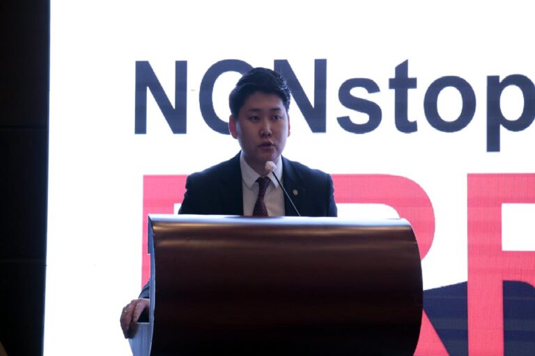 637b323c5a63e87dbc5272f2