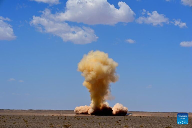 700fe6596e6b40a7b1c333ecc0f3a44e