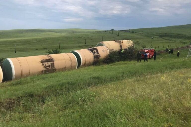 F0DD6E10-7FE0-47C0-8D89-8A8FD64E6C4C