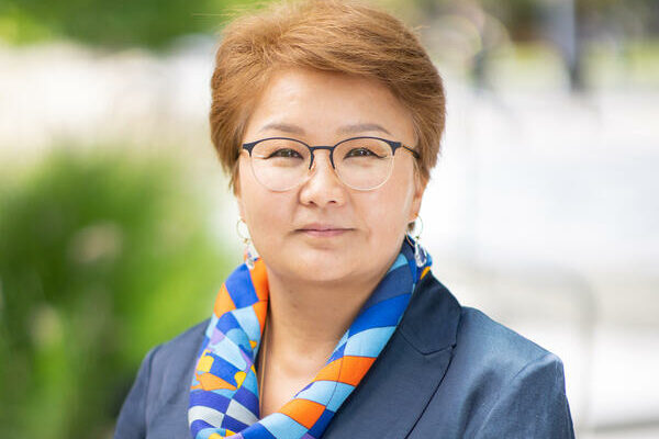 SOM, Dean, Otgontsetseg Erhemjamts, Otgo