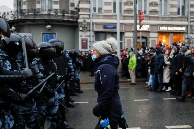 vrl8xx_moscow_protest_2_x974