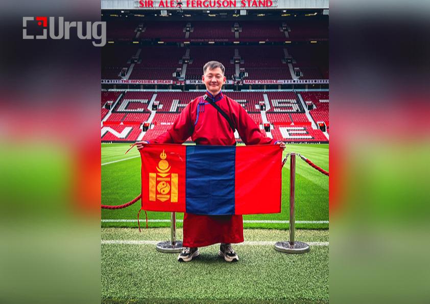 B.Ochirvaani cycled 14000 km to see Manchester United FC