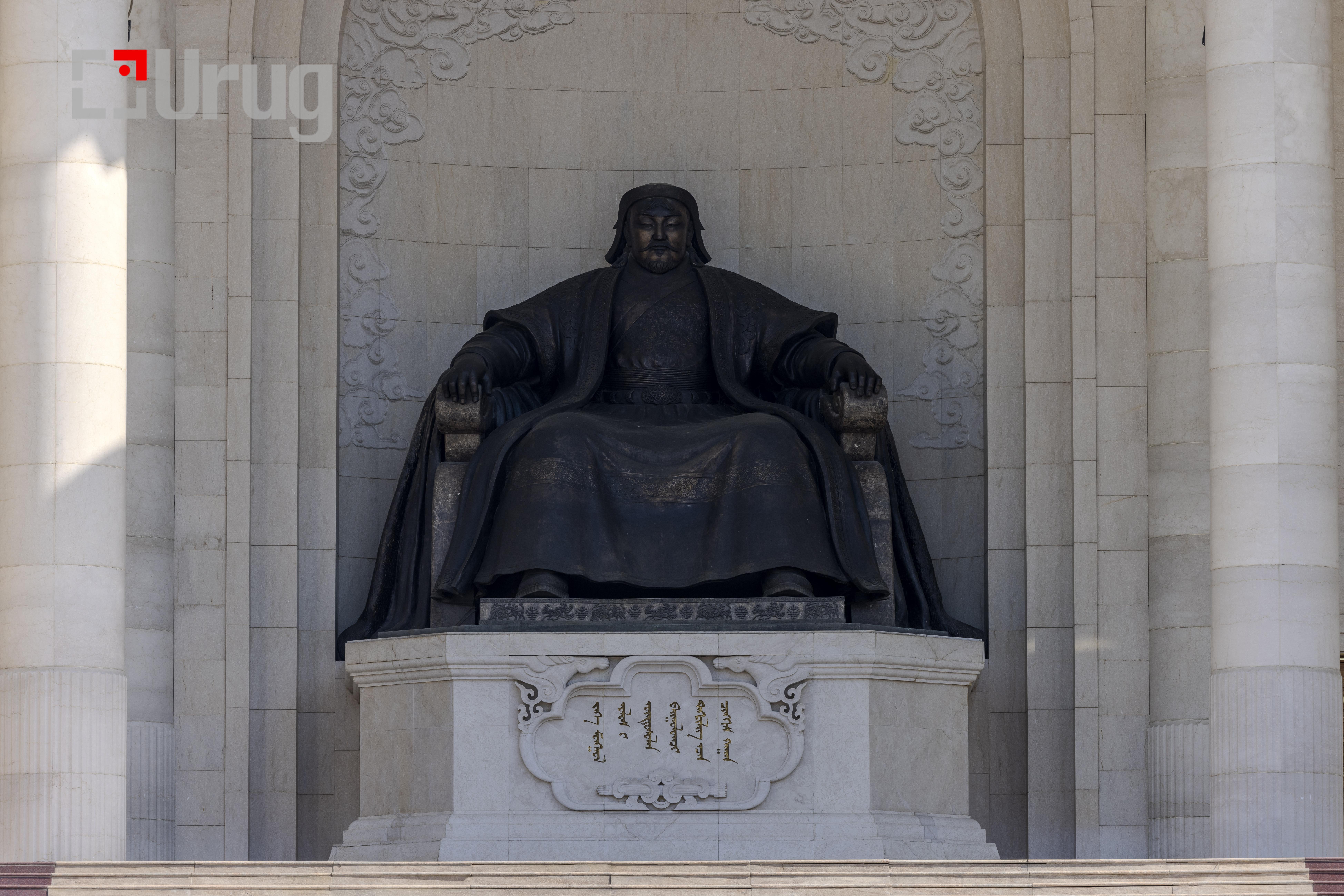 chinggis khaan statue