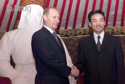 Ïðåçèäåíòû Ðîññèè Âëàäèìèð Ïóòèí è Ìîíãîëèè Íàöàãèéí Áàãàáàíäè ïðîâåëè âñòðå÷ó â óçêîì ñîñòàâå