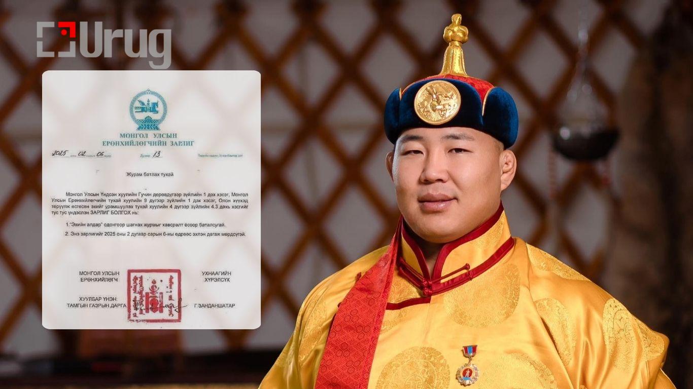 Light Green Simple Light Real Estate Bio-Link Website