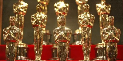 Oscar-statuettes-76th-Academy-Awards-ceremony-2003.jpg