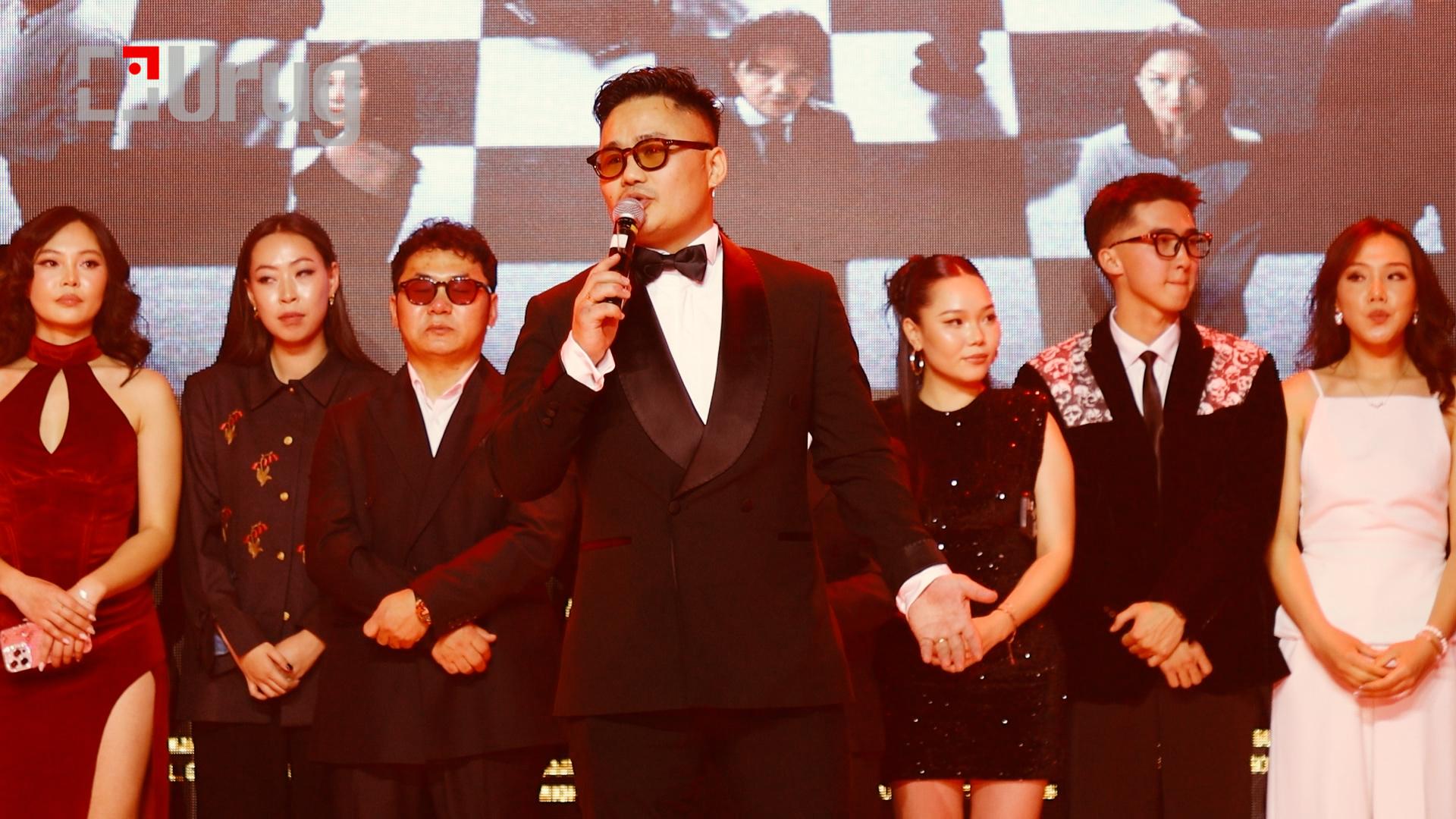 11.21.01_08_42_18.Still015